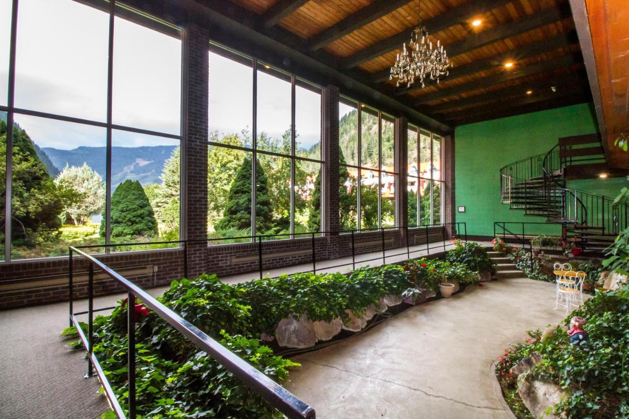 Three Valley Lake Chateau Revelstoke Exterior foto