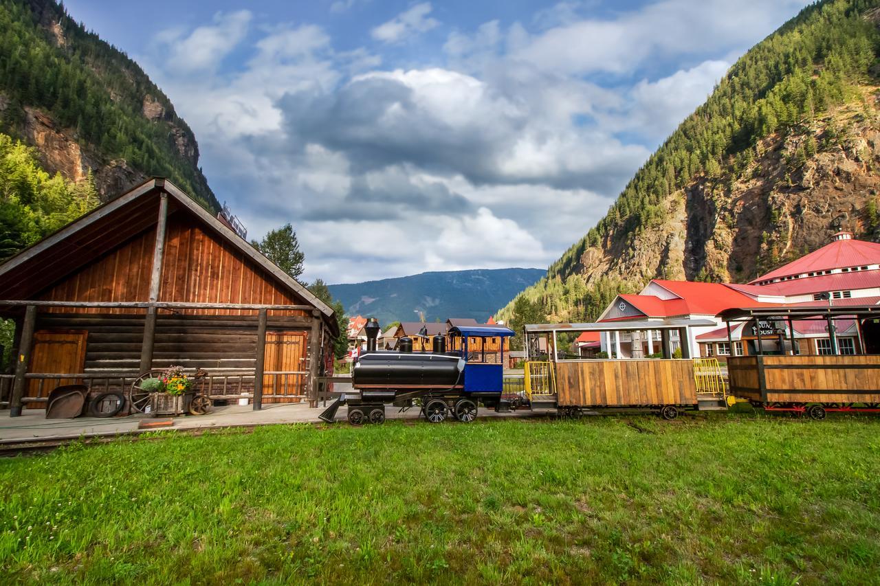 Three Valley Lake Chateau Revelstoke Exterior foto